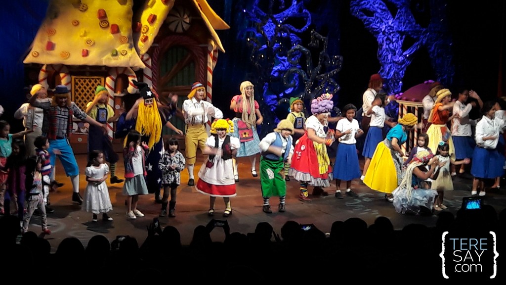 hansel and gretel repertory cast with audience