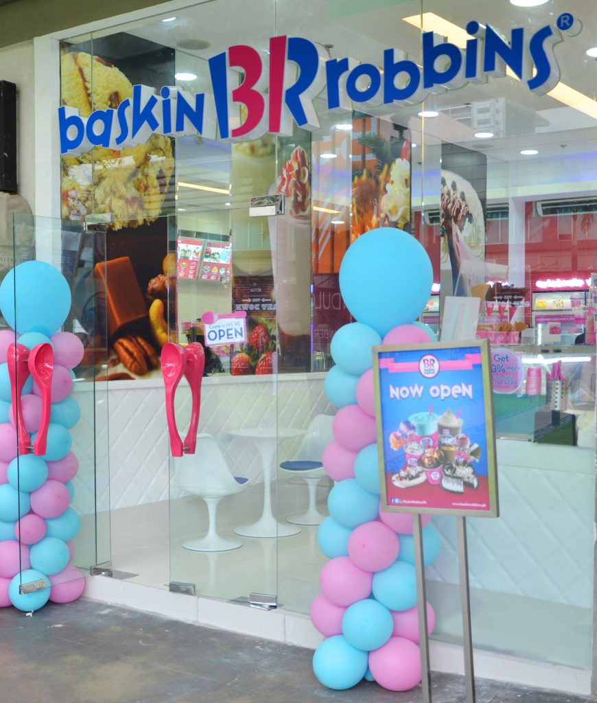 baskin-robbins_scooping-happiness-at_photo-1